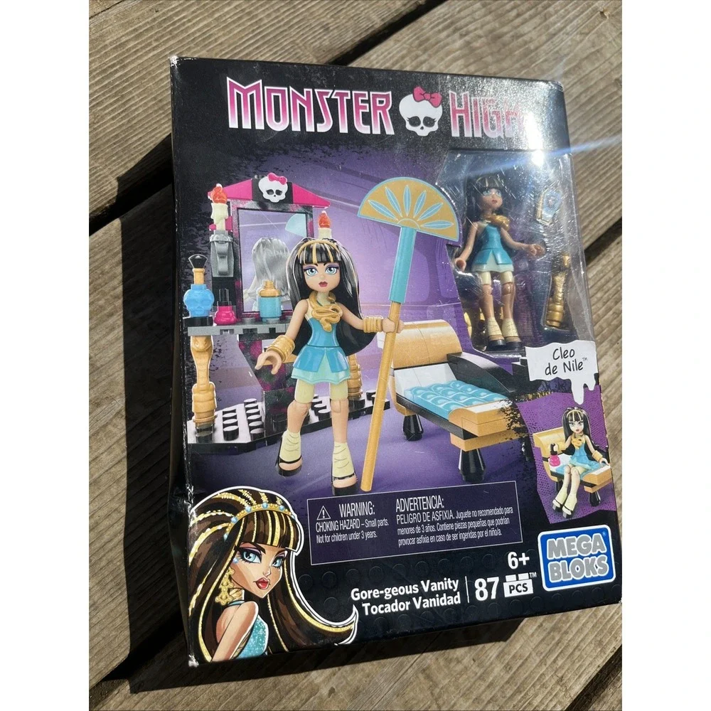 Mega Bloks Monster High Gore-geous Vanity Cleo de Nile 87 Pieces CNJ03 CNF79